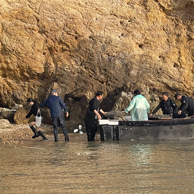 嶗山：游客被困礁石，緊急救援