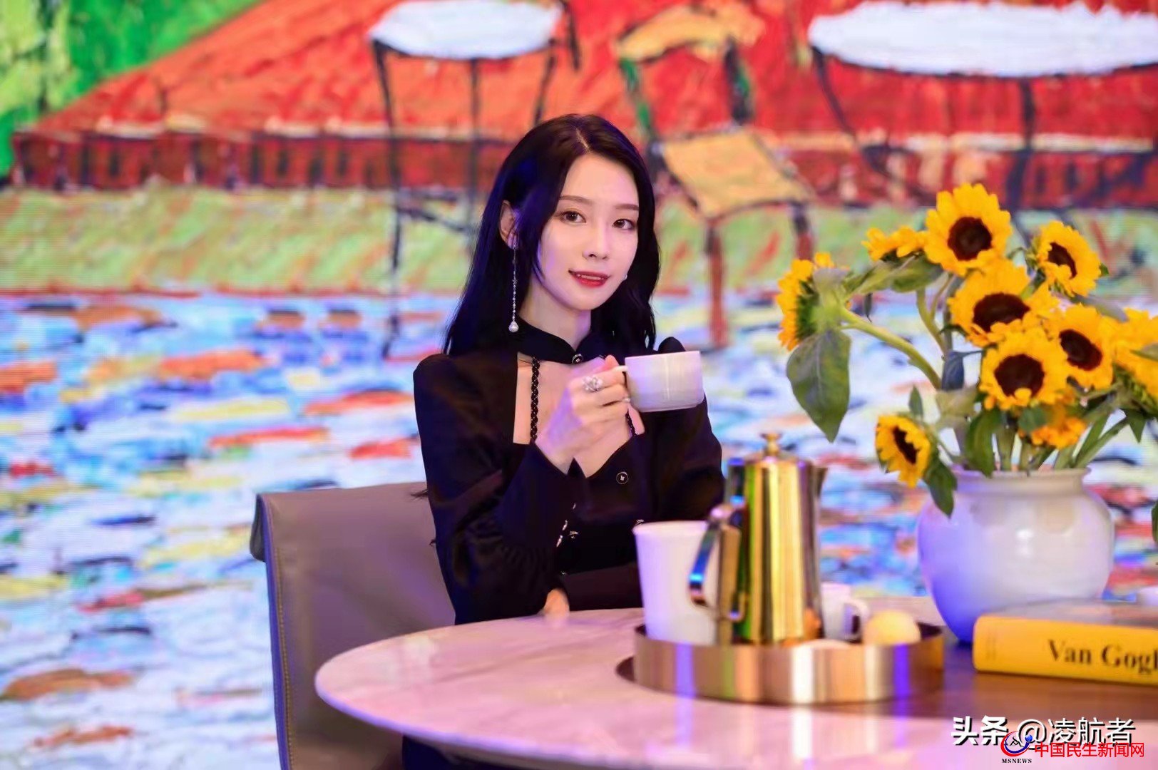 青島大嫚：國內(nèi)知名博主舒芙蕾蕾，身高168CM，體重45KG