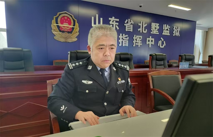 青島故事丨“你不醒，我不敢老！你在，家就在！”青島民警王海亮19年守護(hù)“植物人”妻子，讓人看到愛的模樣
